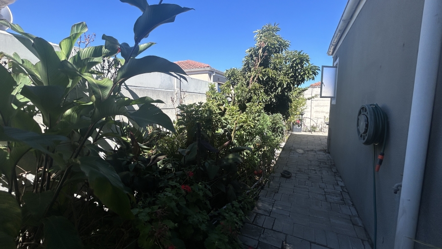 4 Bedroom Property for Sale in Sunningdale Western Cape
